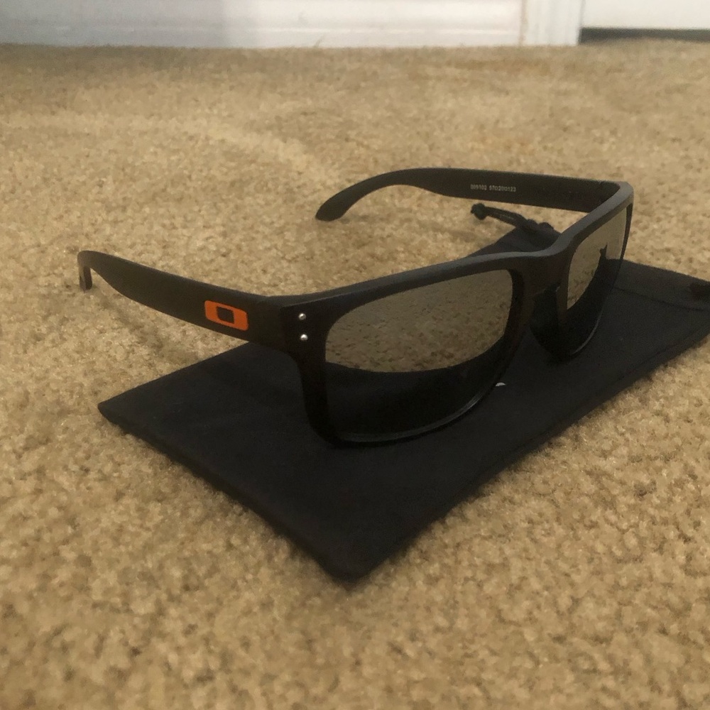 Oakley Holbrook Mens Sunglasses 9102 Silver Reflective Lenses - Picture 8 of 10